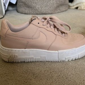 Size 8 pink Nike Air Force 1 pixels